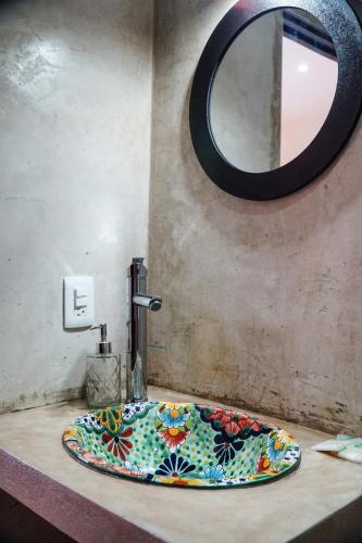 a bathroom with a sink with a mirror at C 33 Hospedaje Valladolid in Valladolid