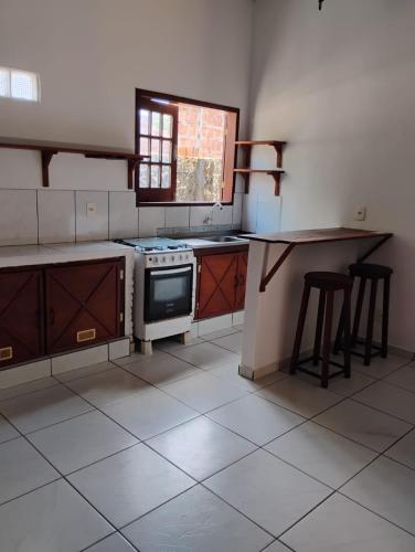 a kitchen with a stove and a counter in it at Pousada Barracuda Pipa in Pipa