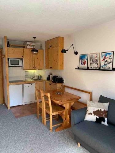 Studio cabin for 2 adults and 2 childrens with private parking