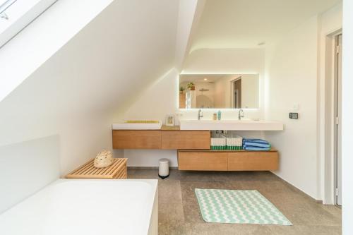 a bathroom with a sink and a mirror at Stormhus - Oostduinkerke in Koksijde