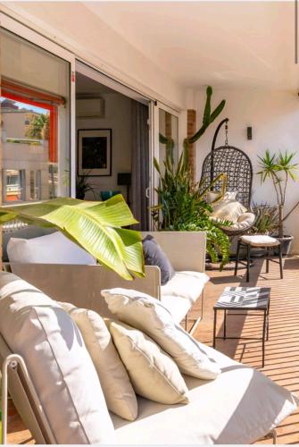 Luxury 3-bedroom apartment with magnific terrase close to beach Carihuela
