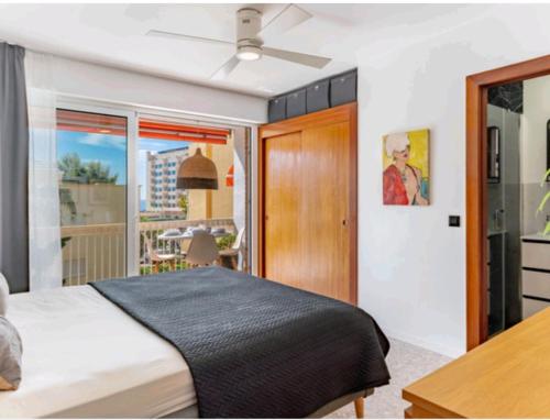 Luxury 3-bedroom apartment with magnific terrase close to beach Carihuela