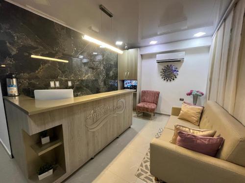 a living room with a counter and a couch at Hotel Aquamarina Maicao in Maicao
