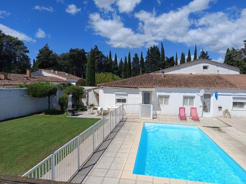 Mas de la BOURGADE Villa BLANCHE