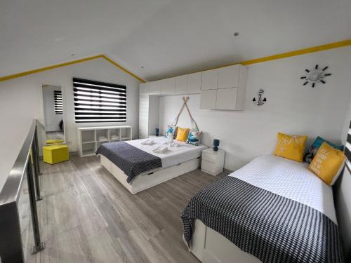 a bedroom with two beds and a window at Spot Milasmar in Faja Grande