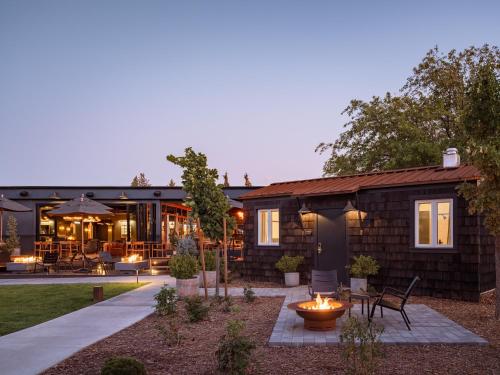 a house with a courtyard and a patio at High Country Motor Lodge - Near NAU and Downtown in Flagstaff