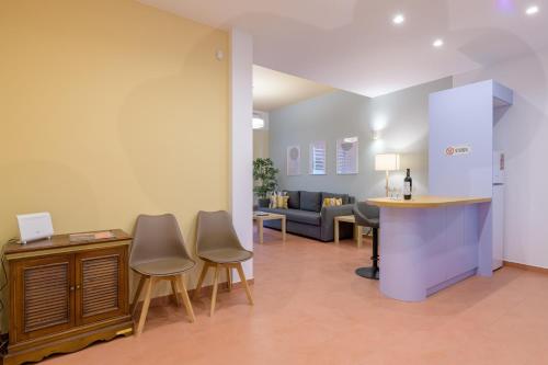 Acropolis walking distance apartment