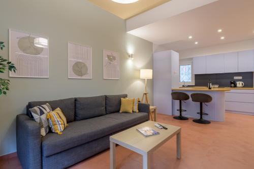 Acropolis walking distance apartment