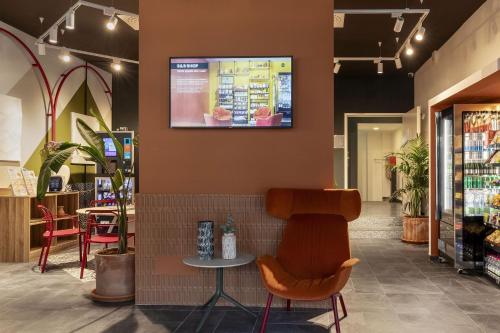 a restaurant with a tv on the wall at B&B HOTEL Como Baradello in Como