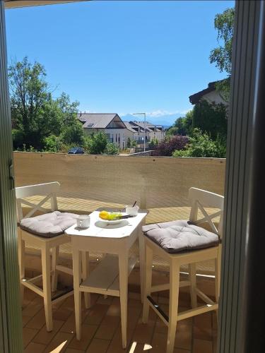 Balcony with Alpine views, garage and parking, Geneva 15 min