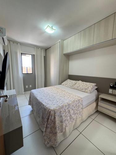 a bedroom with a large bed in a room at Lindo APTO na Ponta Verde in Maceió