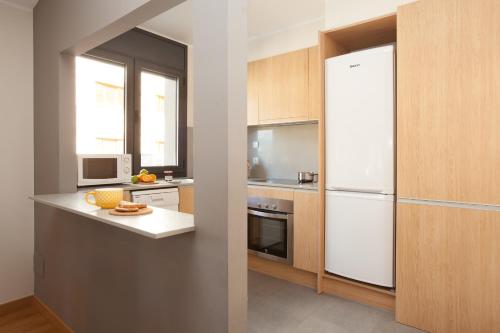 Una cocina o zona de cocina en Tarter Mountain Suites