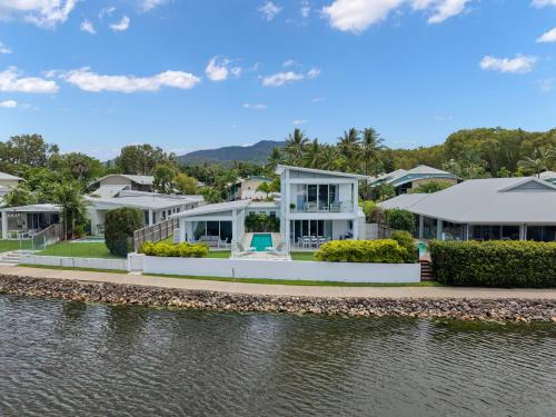 an image of a house by the water at Deja View Trinity Beach in Trinity Beach