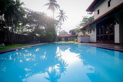 Airport Villa