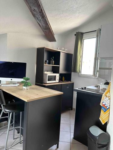 O bucătărie sau chicinetă la Lyon Centre - Charpennes