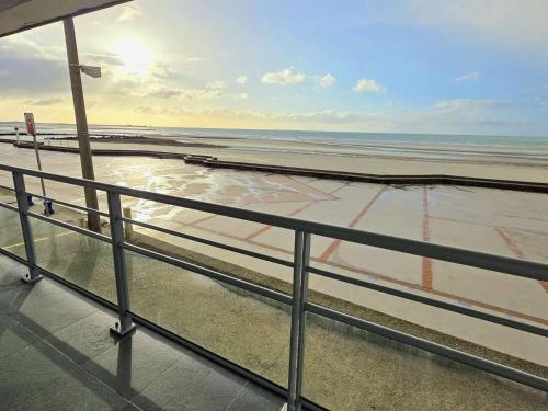 Magnifique T3 en Front de Mer à Wimereux avec Balcon et Wifi - FR-1-675-55