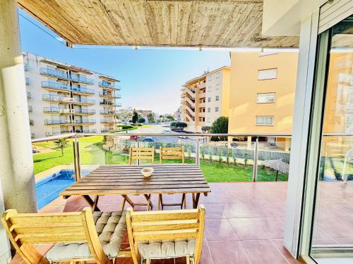 Apartamento en Roses con Terraza Privada y Parking - ES-258-185