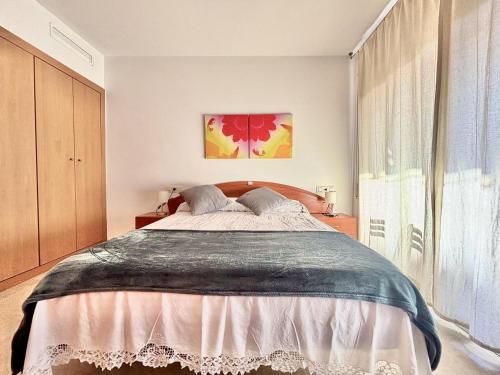 Apartamento en Roses con Terraza Privada y Parking - ES-258-185