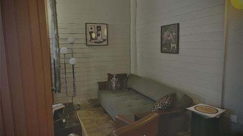 a small room with a couch in a corner at La Estancia in Montsauche