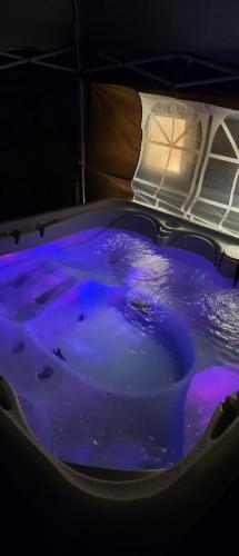 Cowboy Corner - Hot Tub, City Centre, Free Parking photo 10
