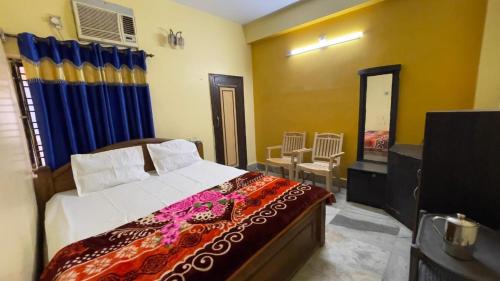a bedroom with a large bed and a mirror at Hotel Moon N' Net in Digha
