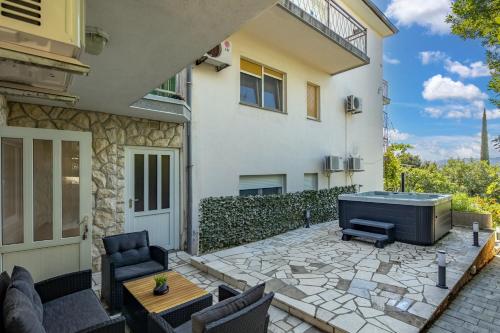 Apartments with Sea View Or Outdoor Jacuzzi