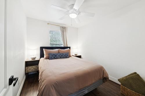 a bedroom with a bed and a ceiling fan at Quiet Private 1BR Apartment 10 mins to Med Center in Houston
