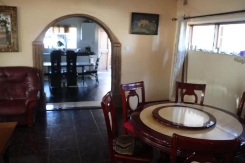Prostor za sedenje u objektu Simba Harare SIMWEST
