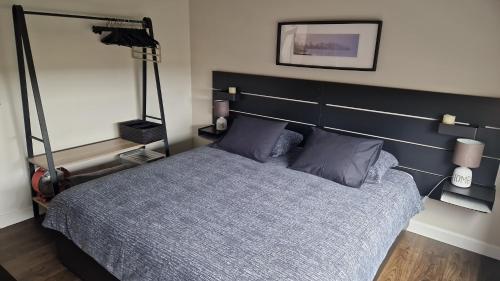 a bedroom with a bed with a large headboard at Cocoon in East-Brussels in Wezembeek-Oppem