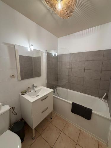 Dijon center cozy apartment - private parking