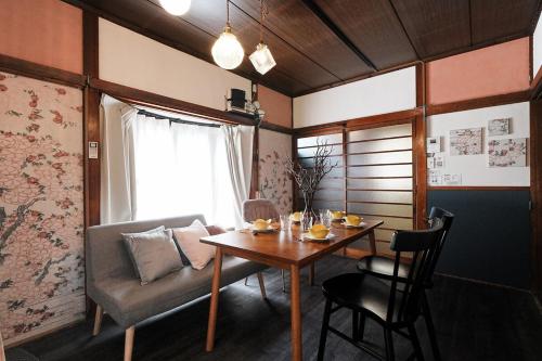Private House, 5min To the Station, Exploring Tokyo, 40 min to the Airport, Skytree Asakusa Ueno TINY KOMACHI