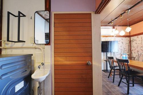 Private House, 5min To the Station, Exploring Tokyo, 40 min to the Airport, Skytree Asakusa Ueno TINY KOMACHI