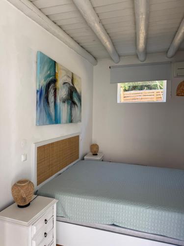 a bedroom with a bed and a window at Casa Brisa do Mar in Comporta