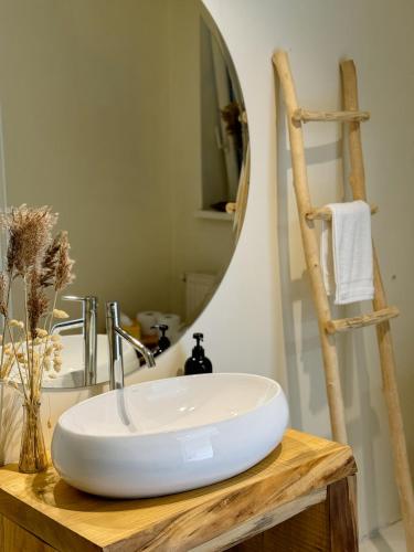 a bathroom with a white sink and a mirror at Rusiborek Slow in Murzynowo Kościelne