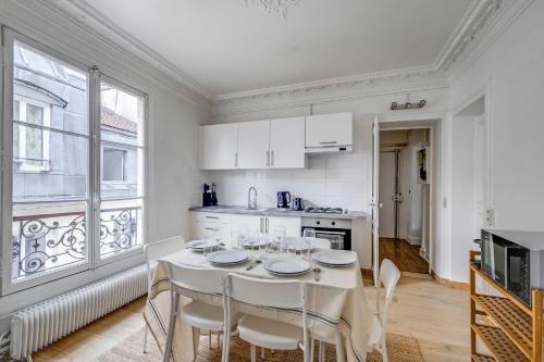 Haussmannian apt - 2BDR-6P near Marais-sentier