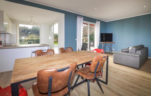 a living room with a wooden table and chairs at Villa Piscine Privative in Saint-Florent