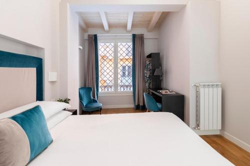 a bedroom with a white bed and a window at Palline Chalet by Hili in Rome