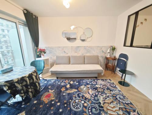 Arc de Triomphe 2 min walk Elegant Apartment