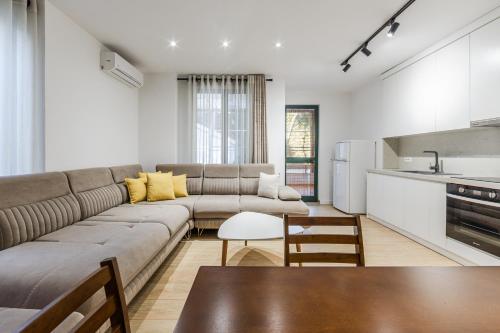 Pine & Sea Retreat by PikHost