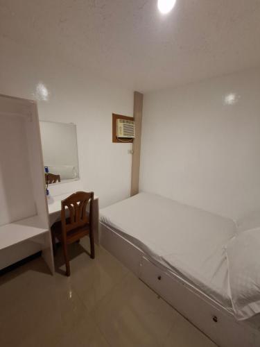 a bedroom with a bed and a desk and a chair at Imari's Apartment in San Isidro