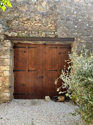 Maison et studio avec jardin et bassin