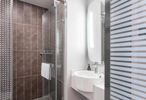 a bathroom with a sink and a shower at Ibis Chengdu Wuhouci Jinli in Chengdu