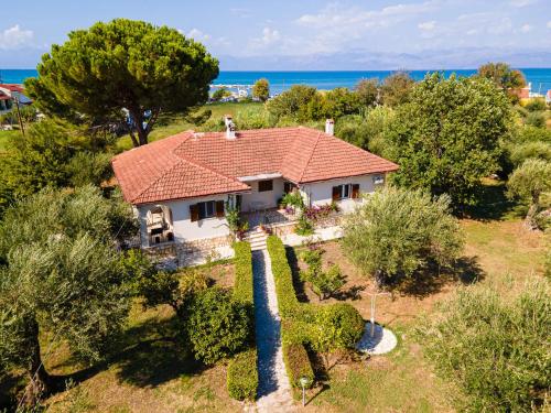 Koustas' House by Corfu Stay Solutions