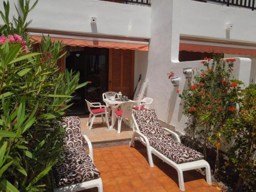 Duplex Parque Santiago 2 close to pool, sea + beach, central, Wifi, heated pool