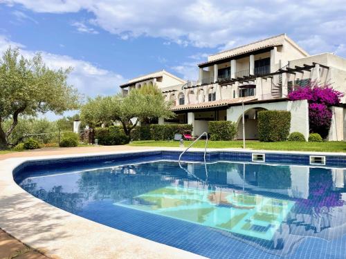a swimming pool in front of a house at Olimar, vistas al mar y relax junto a la playa in L'Ampolla