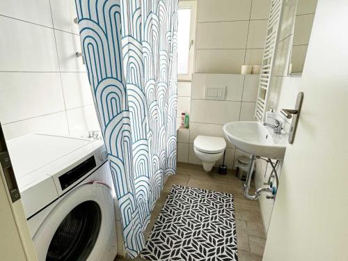 a bathroom with a washing machine and a sink at Gemütliche Apartments in Herten in Herten
