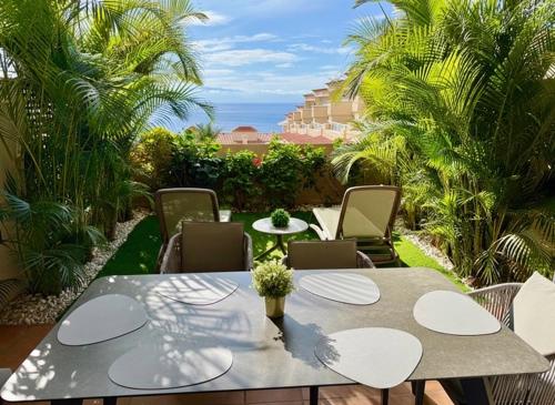 Modern cozy and peaceful holiday oasis