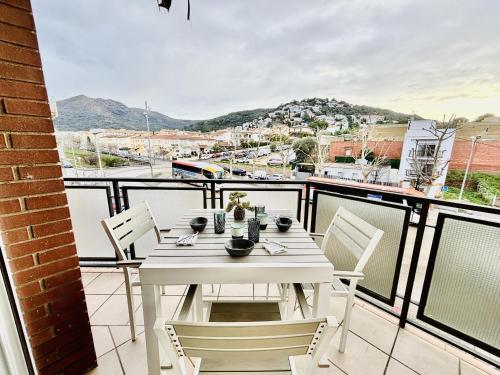 Moderno Piso en el Centro de Roses, Cerca de la Playa - ES-258-176