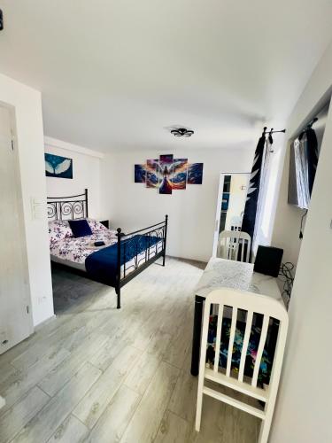 a bedroom with two beds and a crib at Apartamenty Anielski Sen 3 in Świeradów-Zdrój