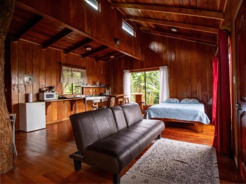 Llit o llits en una habitació de Coffee House